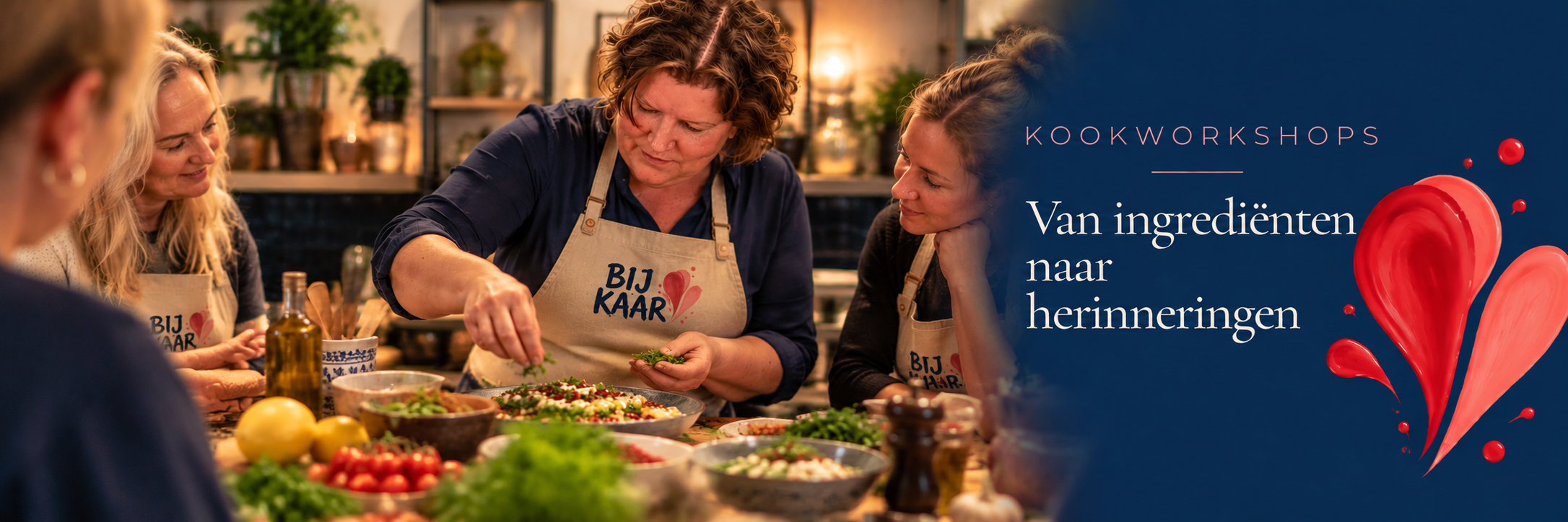 Sfeerbeeld van een kookworkshop: samen ingrediënten bereiden en gerechten afmaken